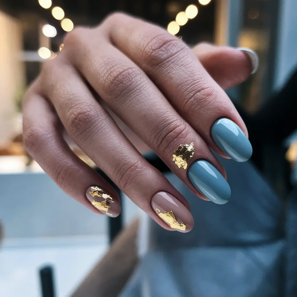 round fall nails 2025 Modern Gold Foil Accents