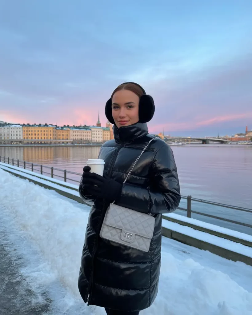 Outfits Aesthetic for Winter 2025 - 2026: Chic Warm & Cool Style Ideas