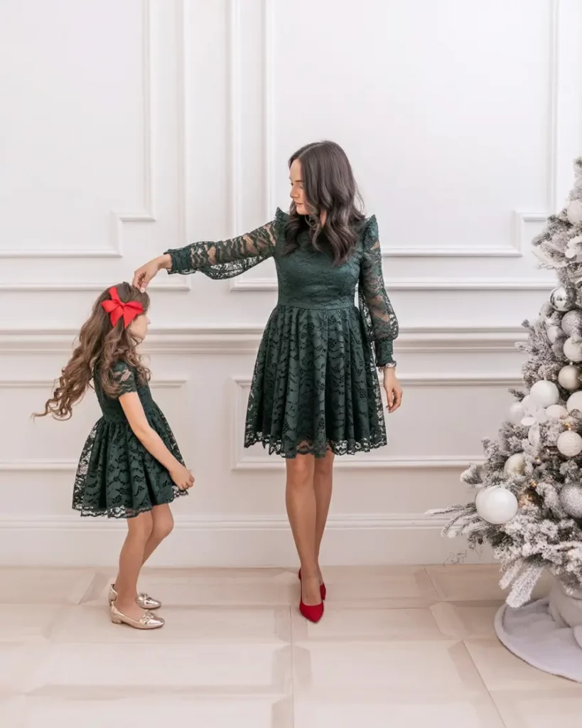 Winter 2025 / 2026 Family Photo Outfits Ideas: Cozy Color Combos and Inspo for Every Style