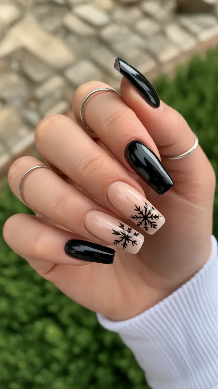 black christmas nails short square Nordic Star Charm