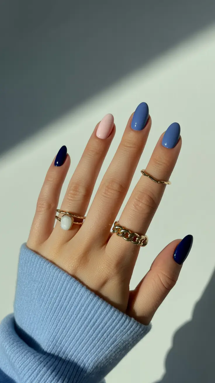 Winter 2025-2026 short nails color and design Winter Sky Gradient