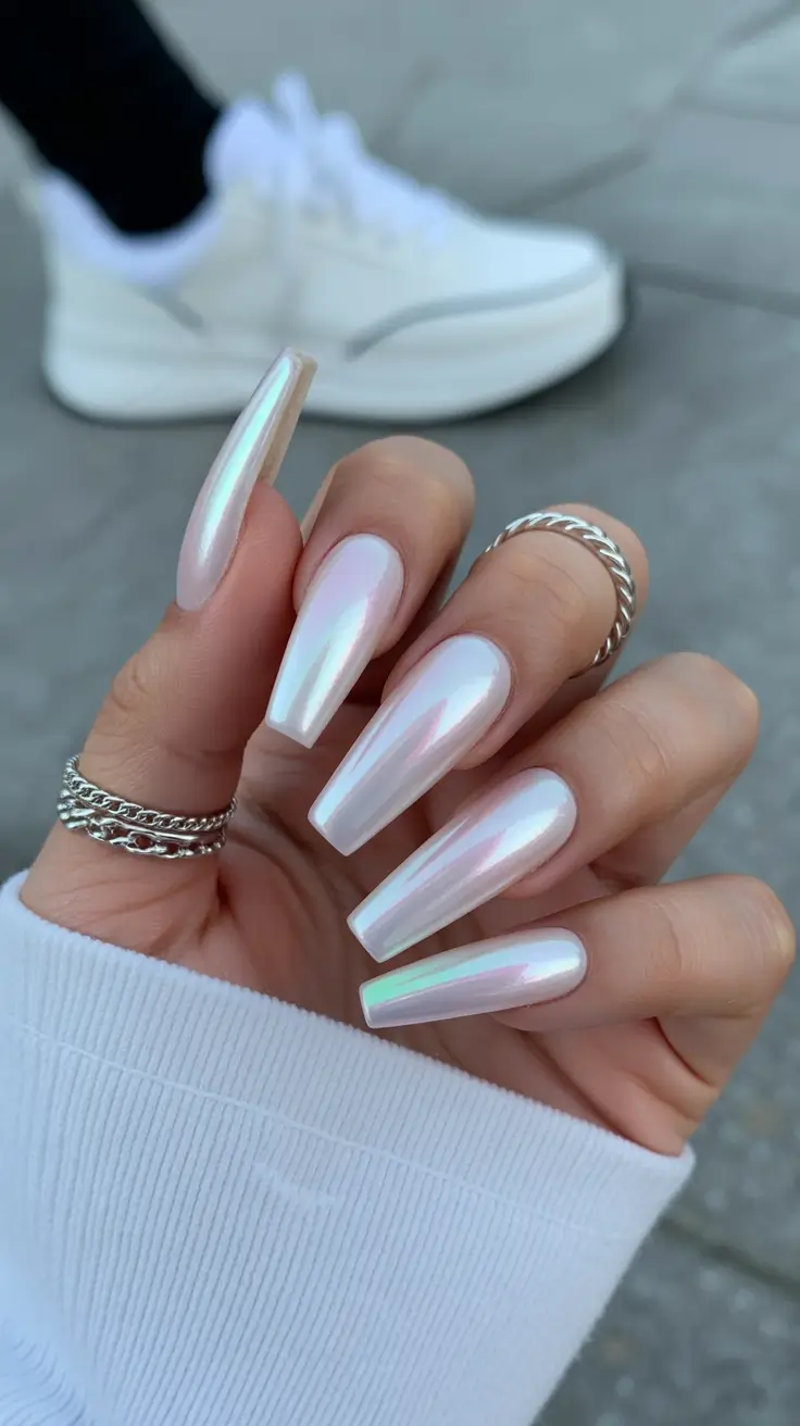 new coffin nails 2026 Pearl-White Chrome Glow for Clean and Modern Minimalism
